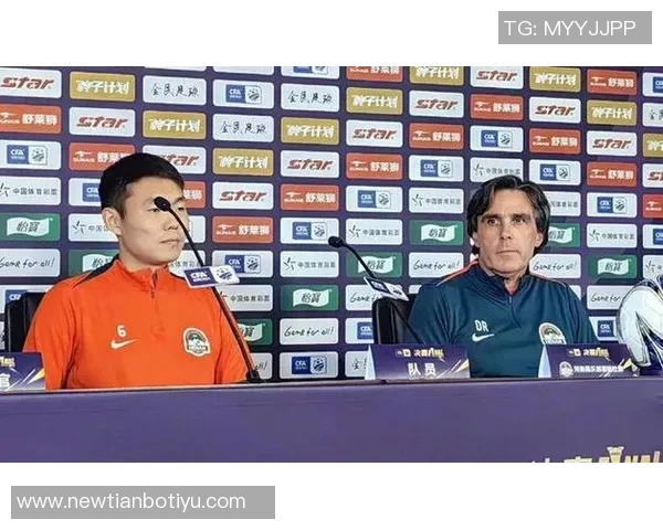 足协杯决赛前瞻拉米罗法比奥与拉莫斯王上源共同亮相发布会 足协杯决赛前瞻拉米罗法比奥与拉莫斯王上源共同亮相发布会