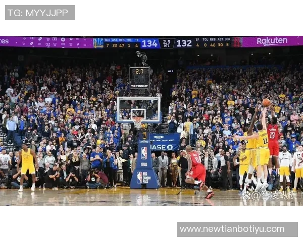 哈登绝杀三分遭打手心情低落却依然穿越人海温暖拥抱马克西母亲