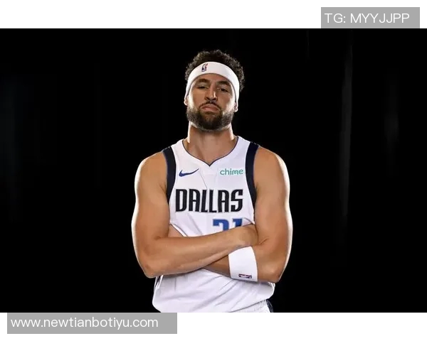 克莱女友晒拉布布穿球衣秀恩爱引发网友热议与羡慕 克莱女友晒拉布布穿球衣秀恩爱引发网友热议与羡慕