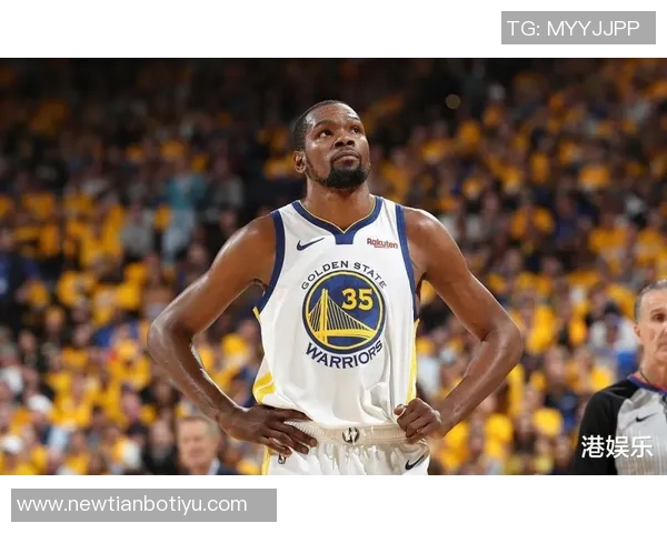 杜兰特赞伊森与小贾底角三分能力出色对手防守也难阻突破攻筐